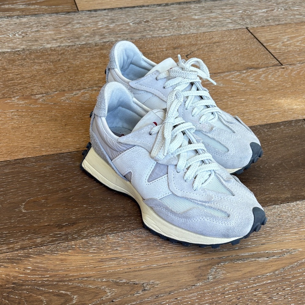 New Balance 327